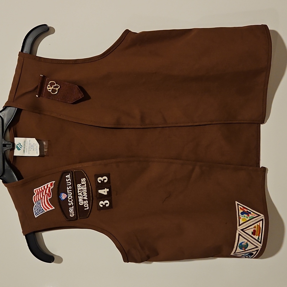Brownie Girl Scouts Vest Troop 343 Los Angeles Med. 10-12